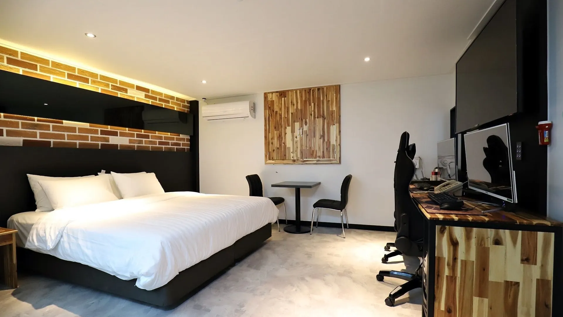 ***  Incheon Illuwa Hotel South Korea